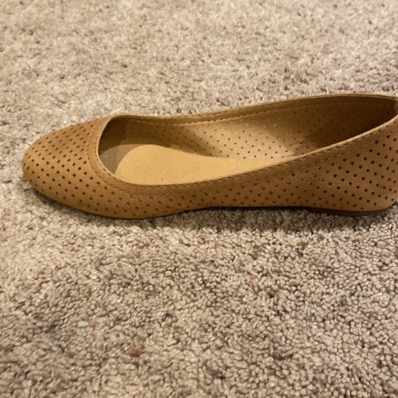 Lucky Brand Flats Diamond Pinhole Design, Sz 8, Color Tan, Ready for Spring EUC - Picture 5 of 14